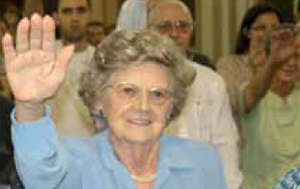 Elmira na pose do novo secretário geral, em 2010 Elmira na pose do novo secretário geral, em 2010